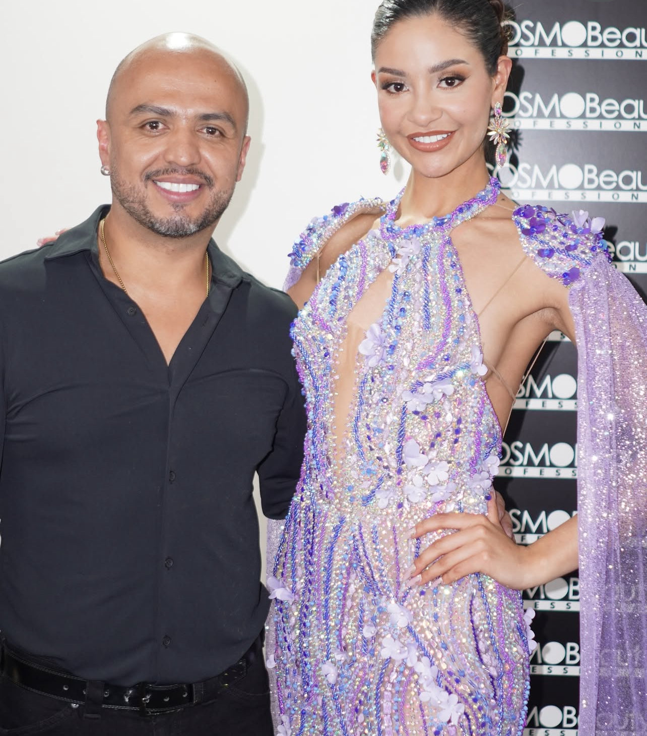 EGRESADA DE CHIO LECCA PRESENTA SUS DISEÑOS EN CERTAMEN DE MONTALVO EN COSMO BEAUTY 2025