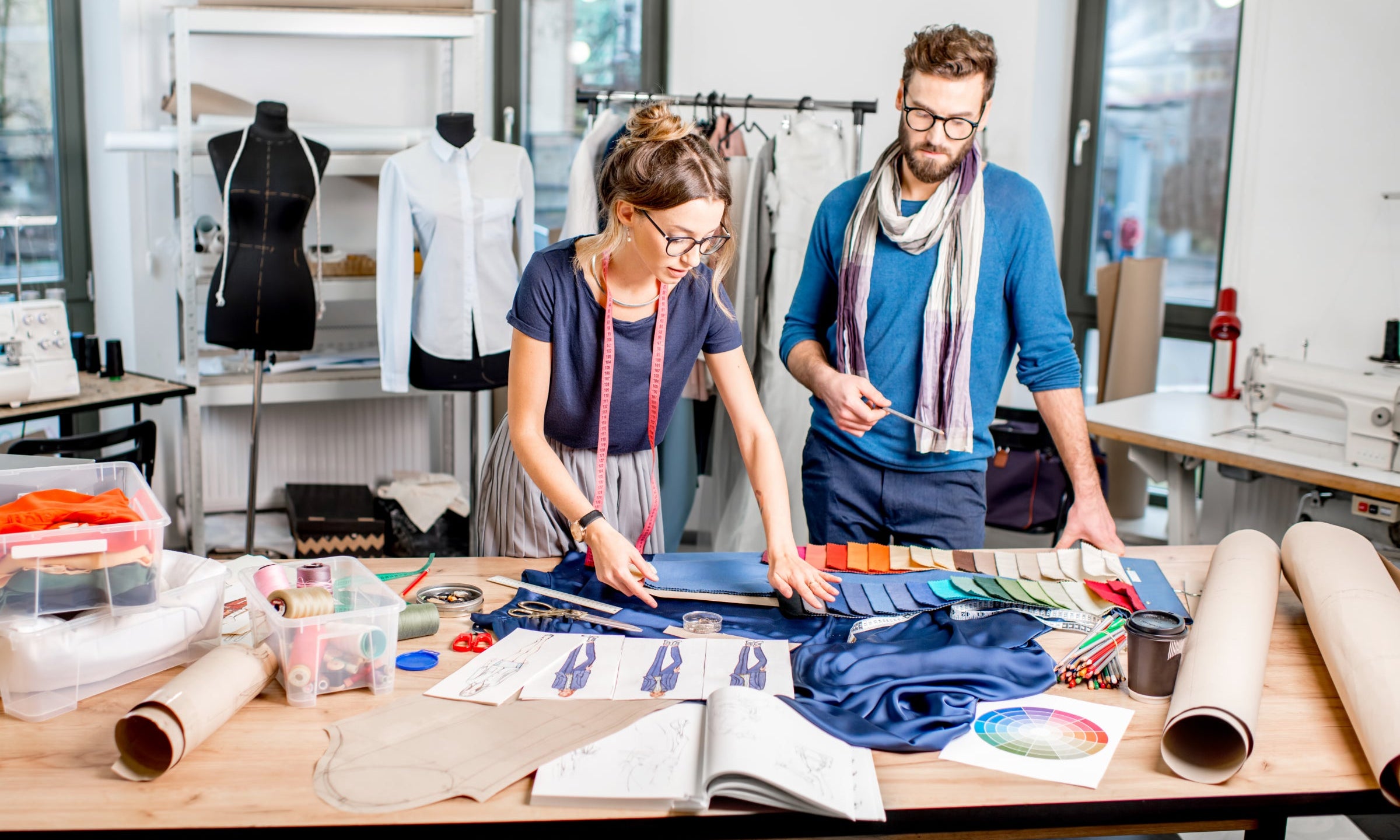 ¿Cuáles son las funciones de un diseñador de modas?